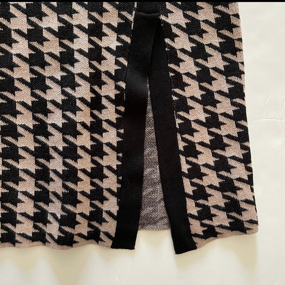 Women’s Houndstooth Print Sheath Black and Grey Knit Button Mini Skirt - Picture 3 of 7